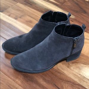 Kenneth Cole New York suede-like ankle boots 8